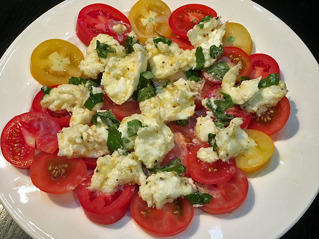 Marinierter Mozzarella mit Tomaten – mediterrane Kochgesellschaft 2000 e.V.