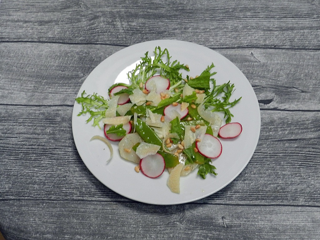 Mairübchensalat mit Zuckerschoten – mediterrane Kochgesellschaft 2000 e.V.