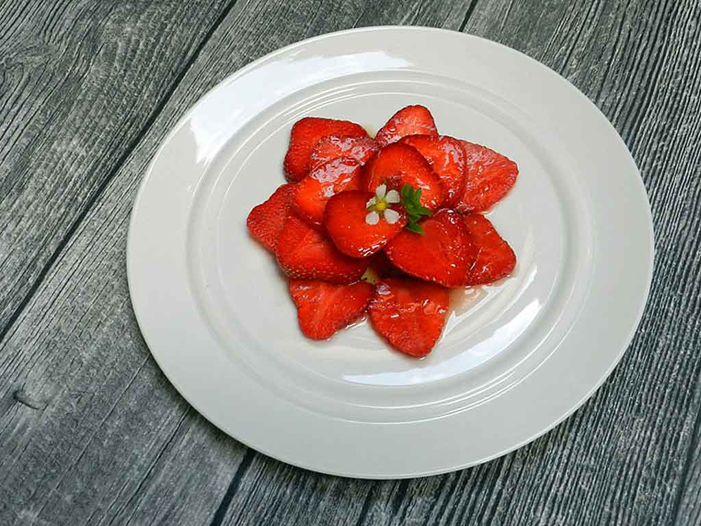 Erdbeeren mit Honig und Olivenöl.