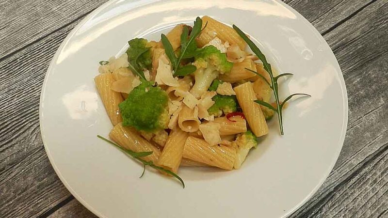 Angenehm würzig: Pasta mit Romanesco, Pecorino und Peperoncino.