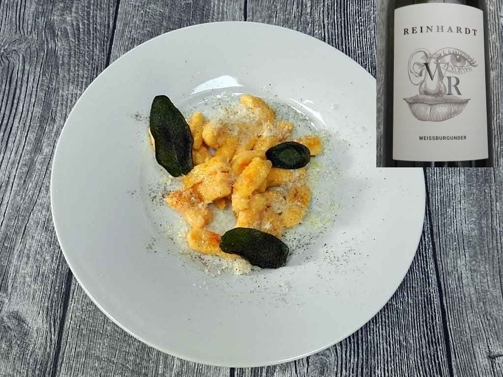 Kürbis-Ricotta-Gnocchi mit Salbei.