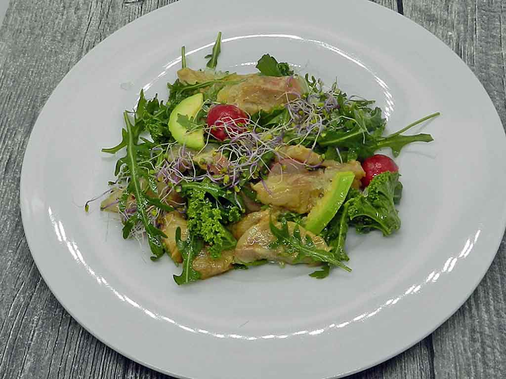 Salat vom Wolfsbarsch mit Kaviarlimette und Curry – mediterrane ...