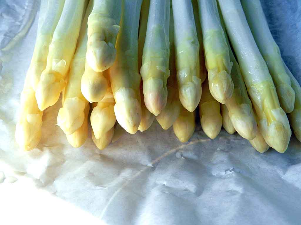 Stangenweise Genuss: SChwetzinger Spargel.