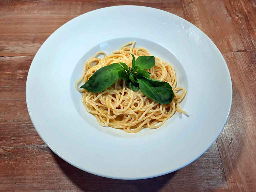 Sommerfrische Spaghetti mit Zitronen.