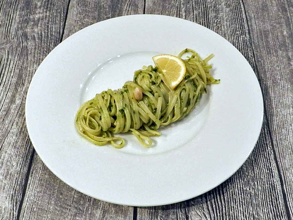 Grünkohl macht auch als Pesto bella figura.