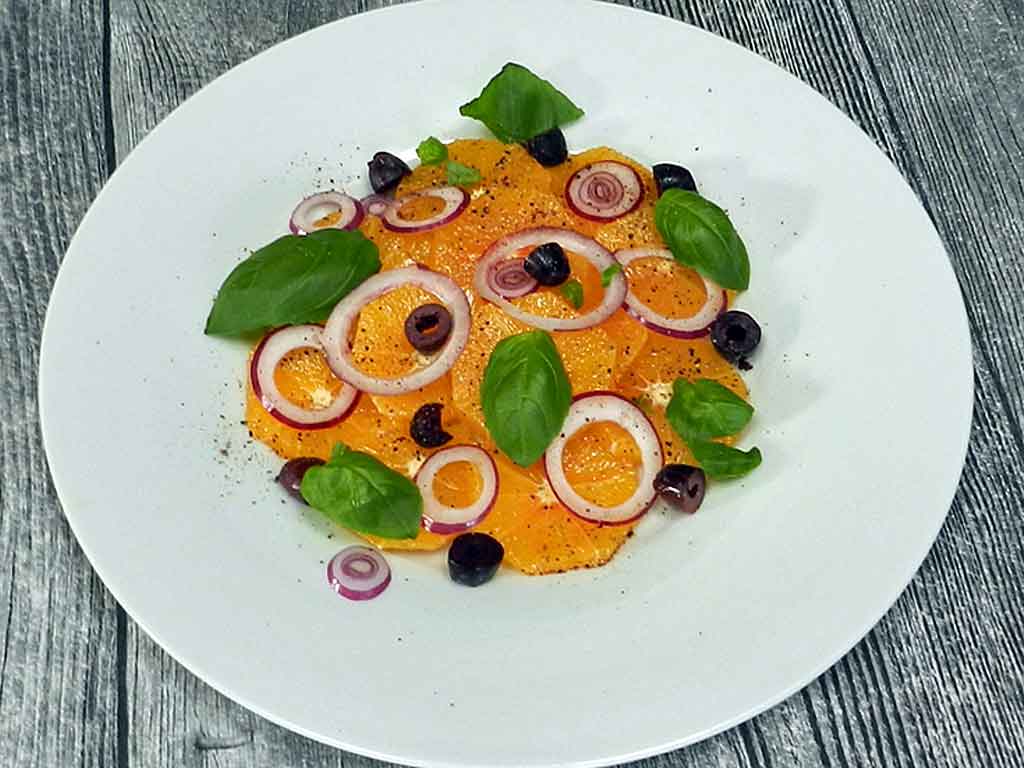 Weckt Appetit: Orangensalat mit Zwiebeln.