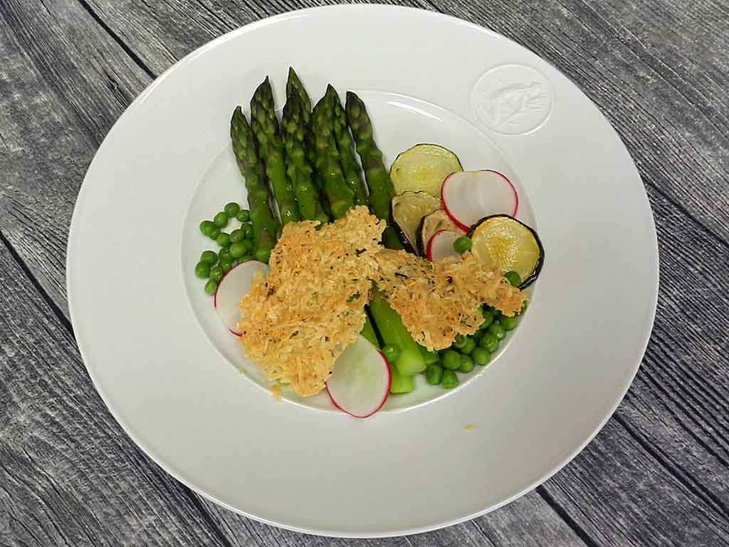 Gemüse-Salat mit Spargel