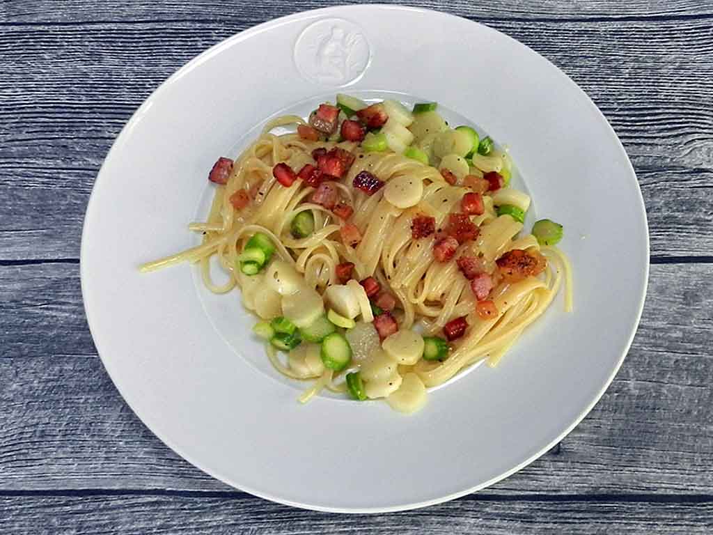 Spaghetti-Carbonara mit Spargel.