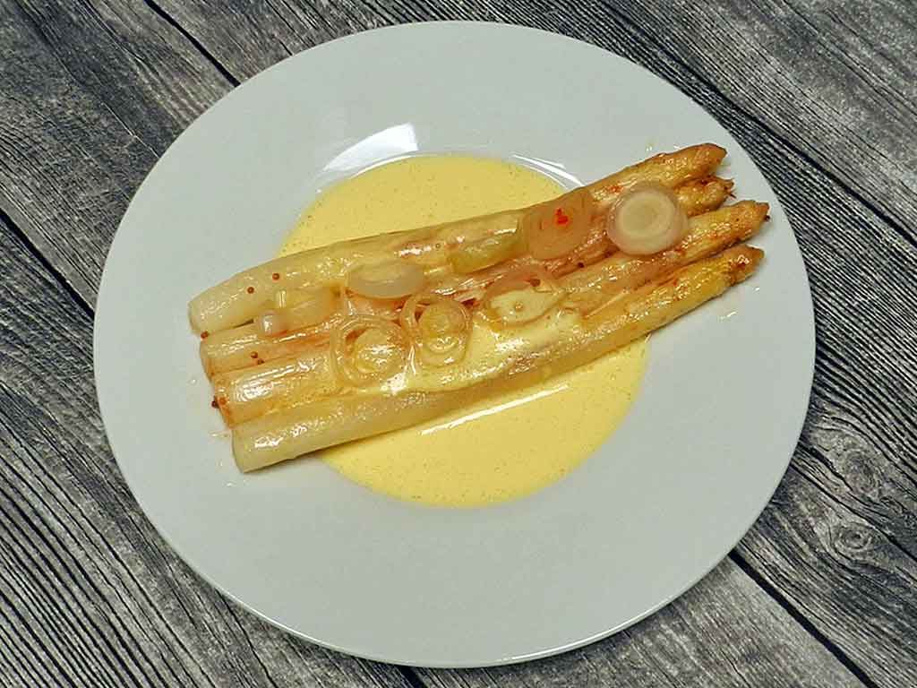 Spargel mit Lauchchutney