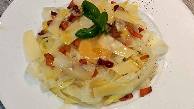 Spargel als Tagliatelle.