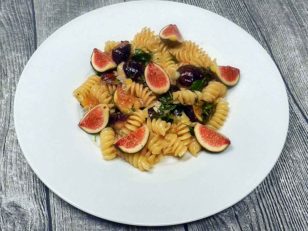 Pasta mit Feigen und Gorgonzola.