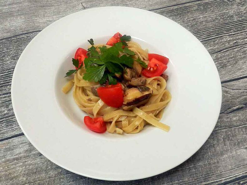 Pasta mit Steinpilzen und Tomaten – mediterrane Kochgesellschaft 2000 e.V.