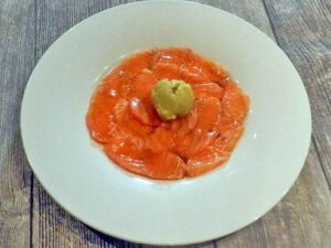 Lässt sich vorbereiten: Lachs-Sashimi mit Wasabi-Sorbet