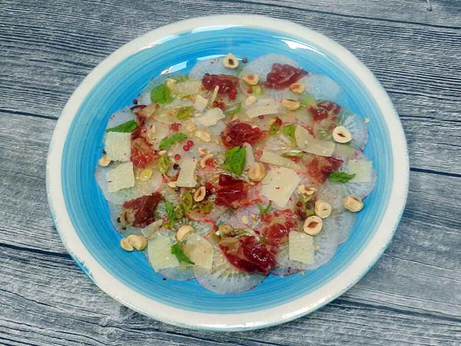 Rettich-Carpaccio mit Coppa und Nüssen – mediterrane Kochgesellschaft ...