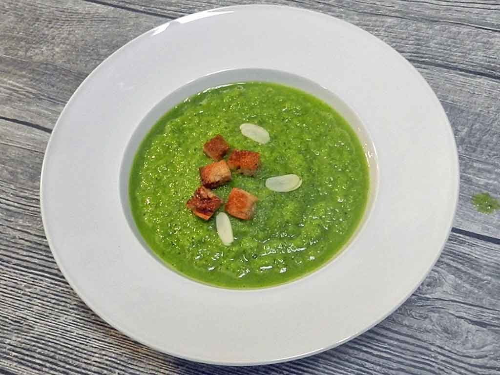 Grüne Gazpacho - mit Spinat, Gurke und Apfel - nur als Beispiele.