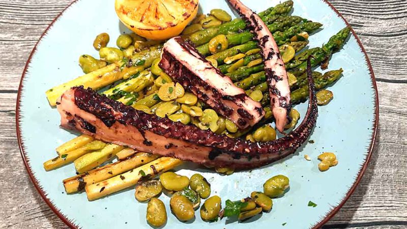 Große Freude: Spargel, dicke Bohnen, Oktopus.