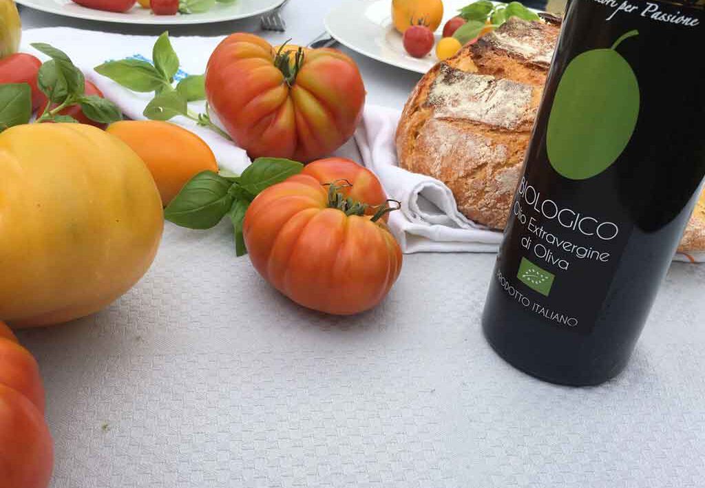 Viel Gemüse, Obst und Olivenöl.