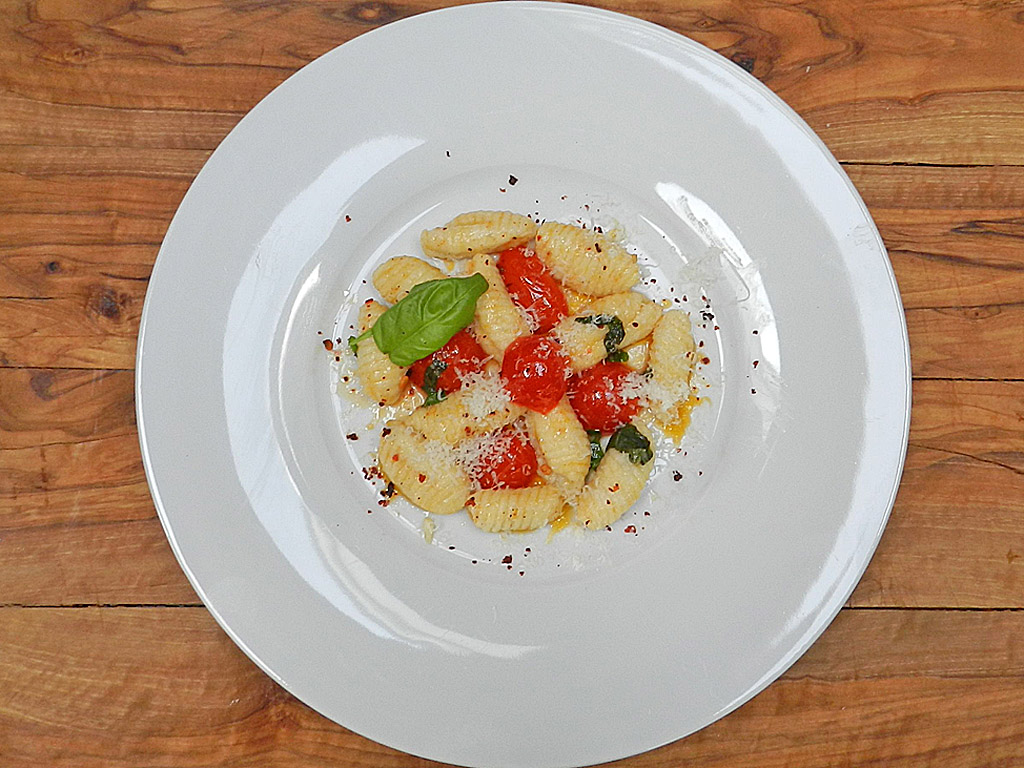Ricotta-Gnocchi mit Tomaten