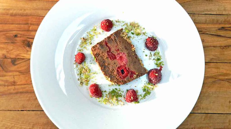 Mousse au Chocolat mit Olivenöl schmeckt auch als Halbgeforenes.