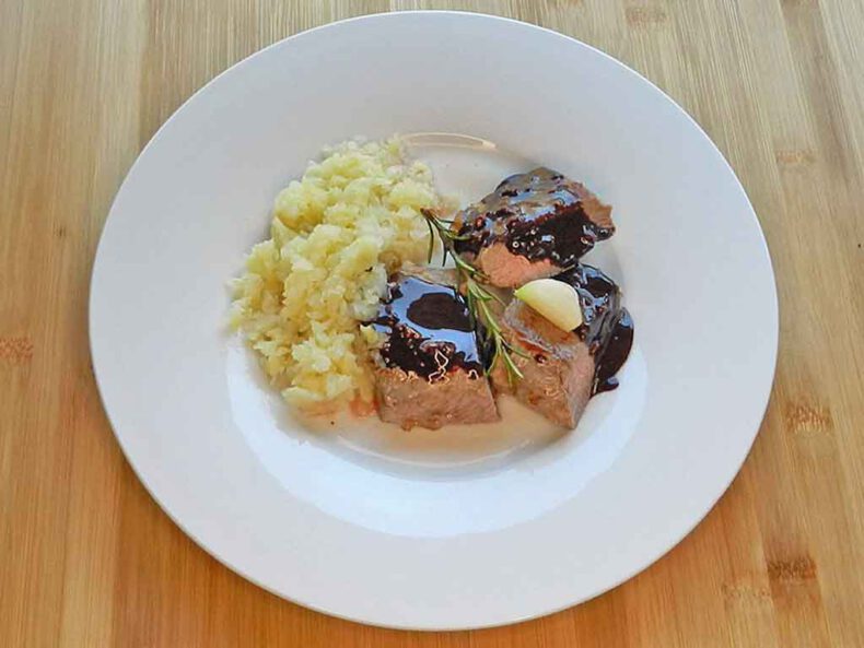 Lammrücken mit Schoko-Olivenöl-Sauce – mediterrane Kochgesellschaft ...