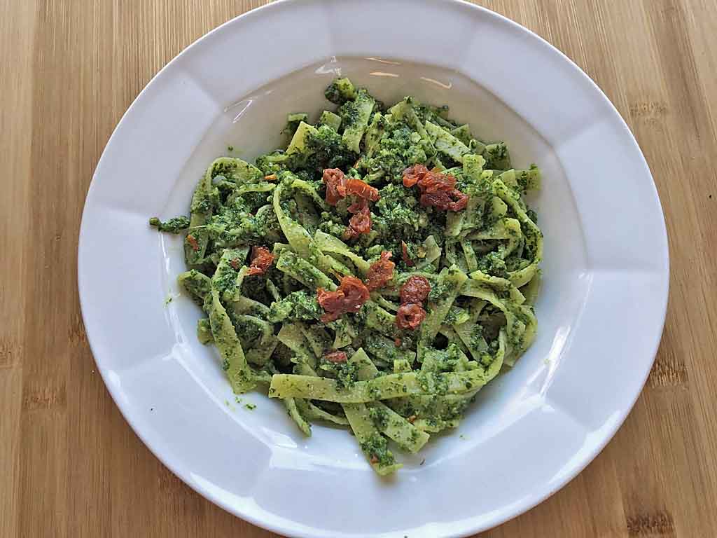 Pasta mit Grünkohl ist gesund und schmeckt gut, weiß die medterrane Kochgesellschaft.