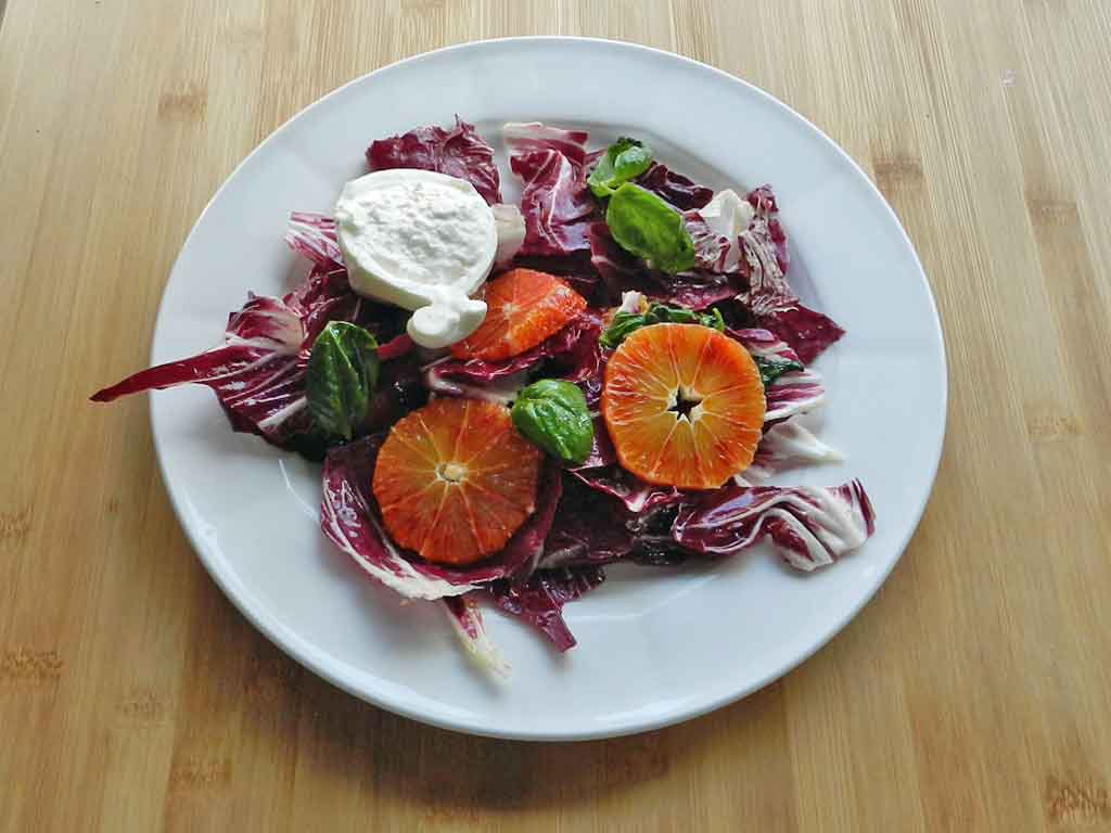 Vitaminreich, knackig, frisch: Die Kochgesellschaft empfiehlt Salatiges.
