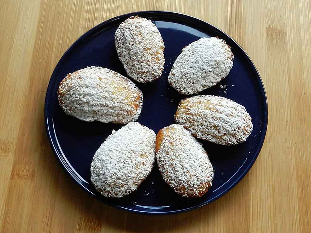 Etwas Süßes zum Naschen von der Kochgesellschaft: Madeleines mit Zitronensaft und Olivenöl.