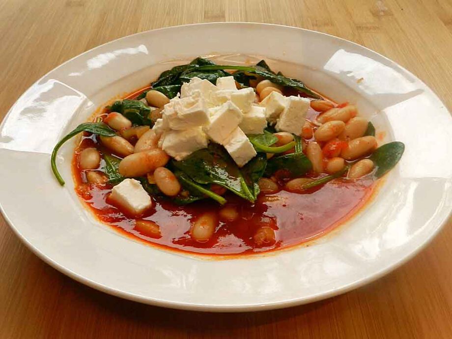 Weiße Bohnen mit Tomaten, Spinat und Feta – mediterrane ...